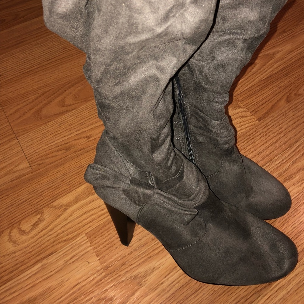 Knee boots - Picture 4 of 5